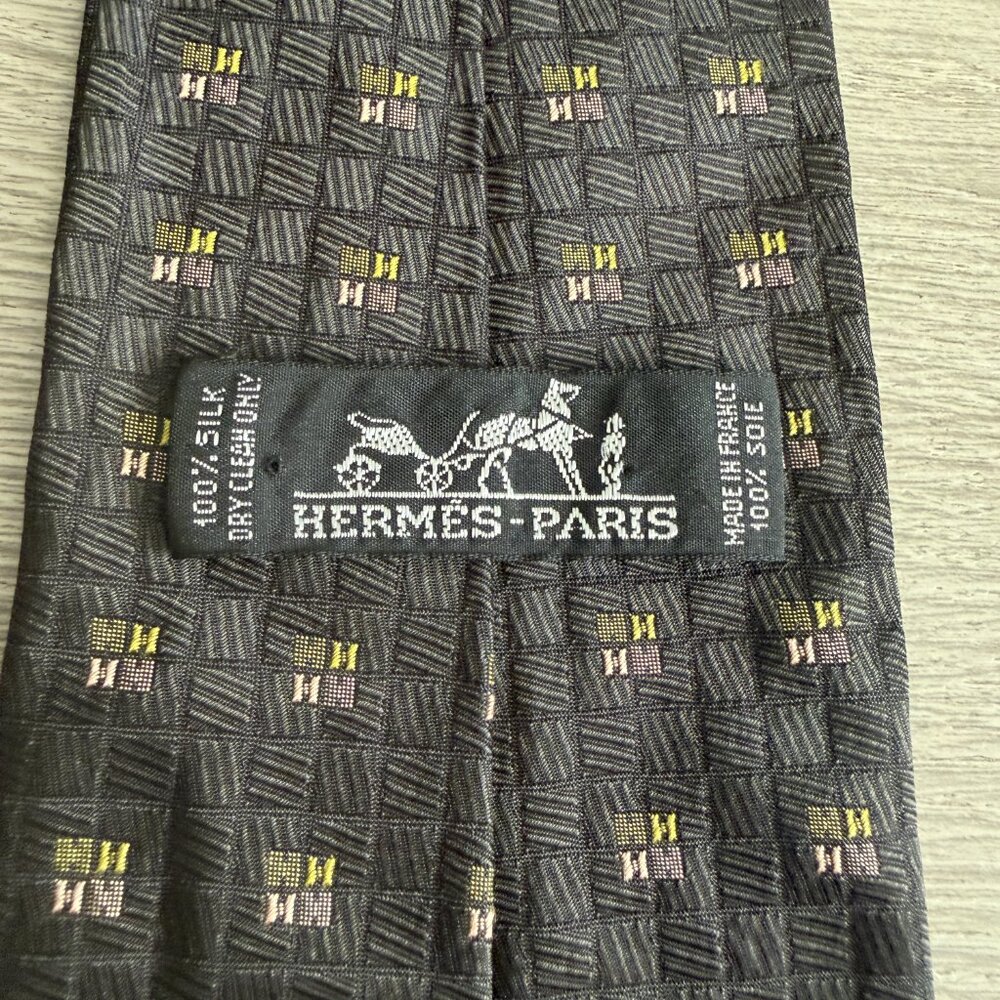 Hermès Paris Silk Tie Dark Gray Geometric Pattern Luxury Designer - Picture 5 of 6